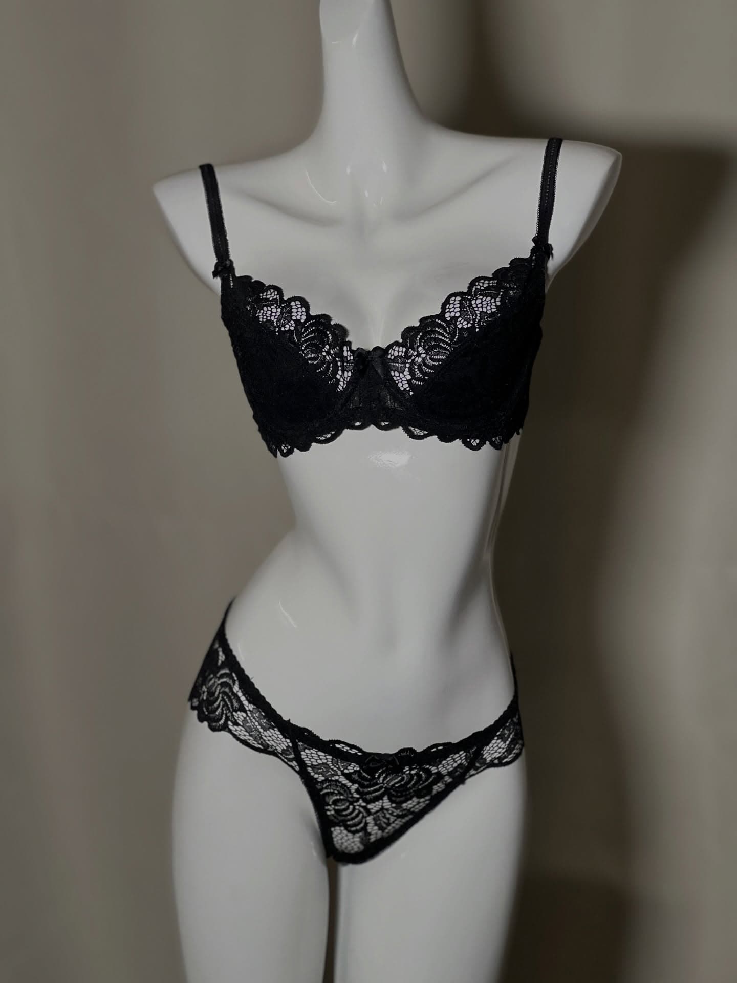 Floral Lace Bra & Panty Set - Preview Angle 2